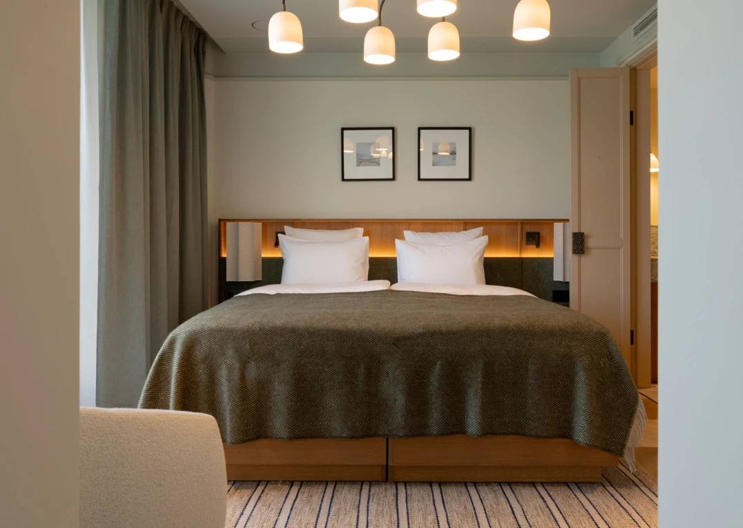 CORI Hotel Junior Suite Ocean view bed