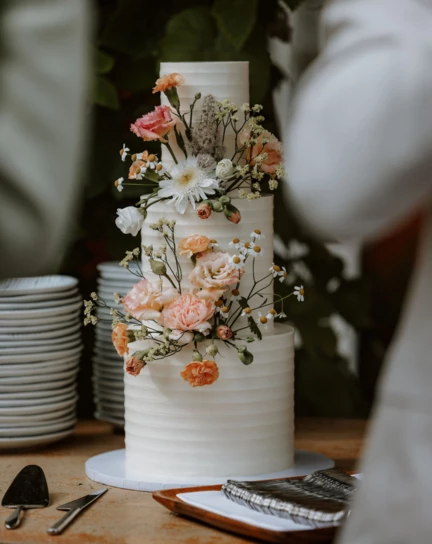 Weddingcake with flowers
