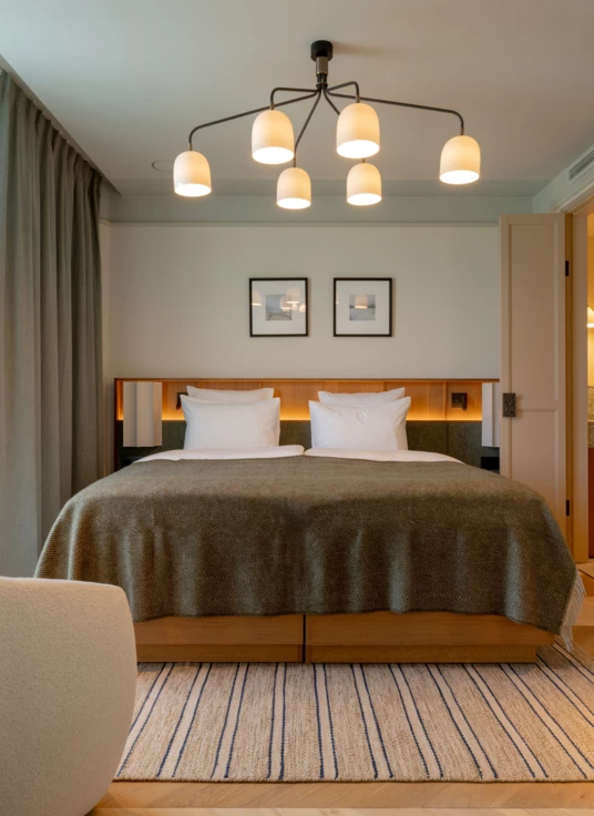 CORI Hotel Junior Suite Ocean view bed