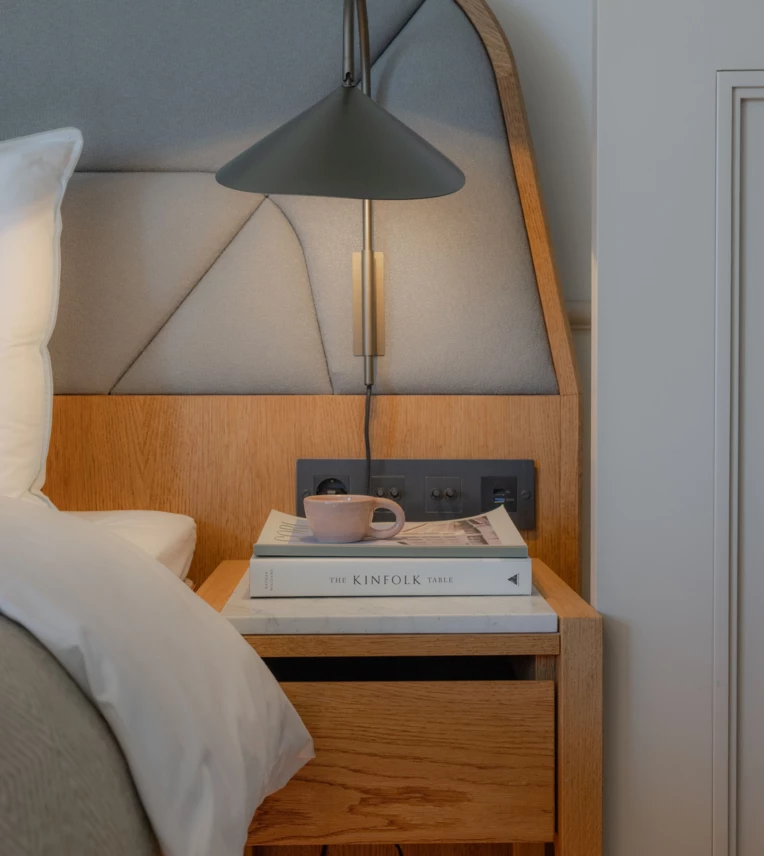 Romm details nightstand