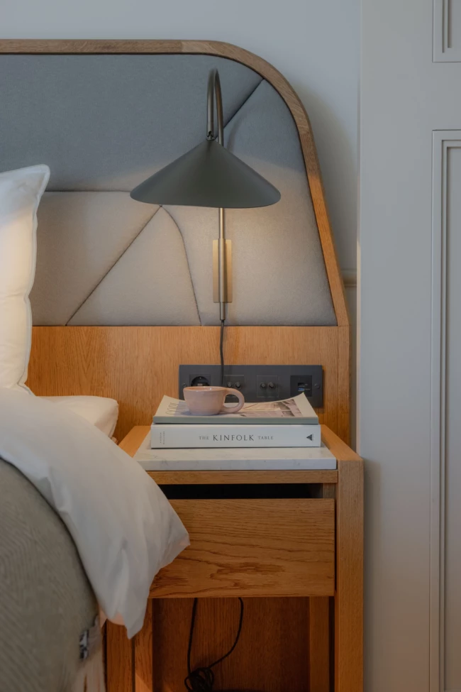 Romm details nightstand